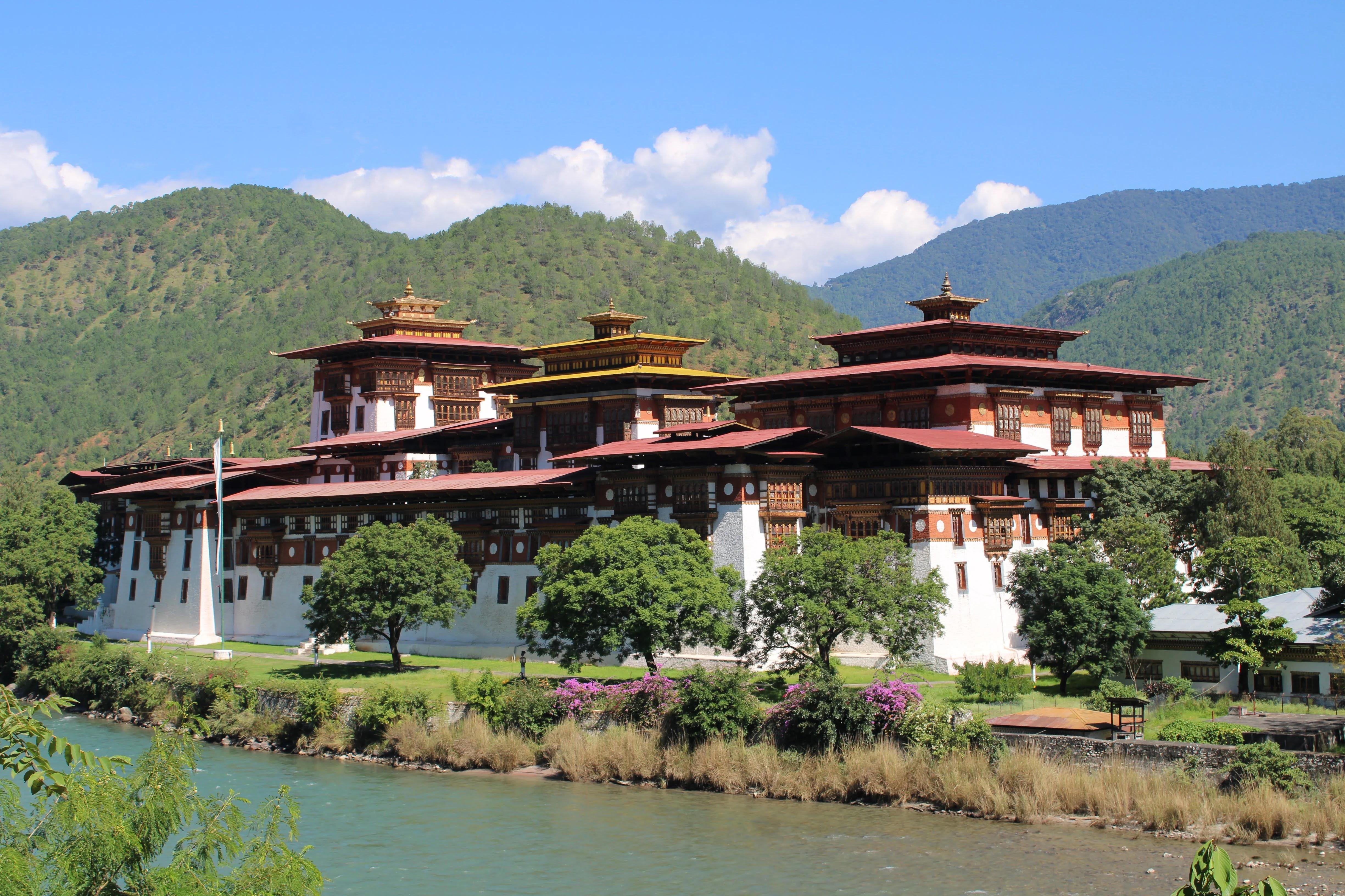 Bhutan Horizons with Phobjikha Tour Package 9 Nights 10 Days